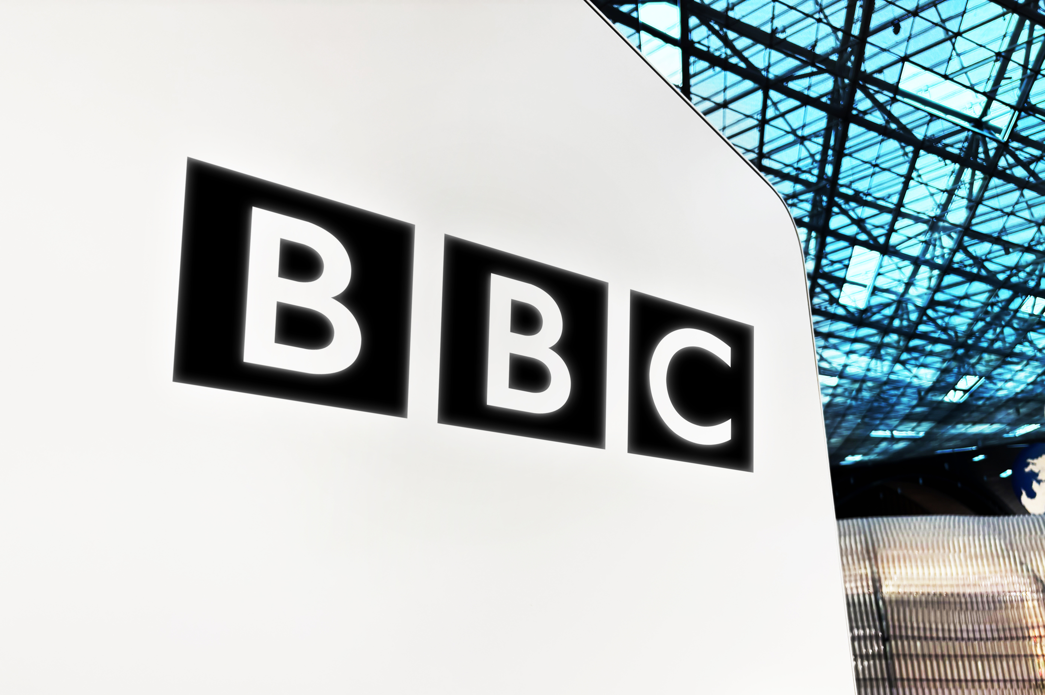 BBC va închide două posturi de televiziune și o stație radio în cursul anului viitor