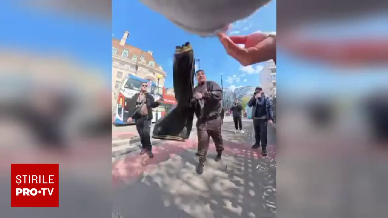 Confruntări violente la Londra între localnici și escrocii care păcălesc turiștii cu jocul alba-neagra