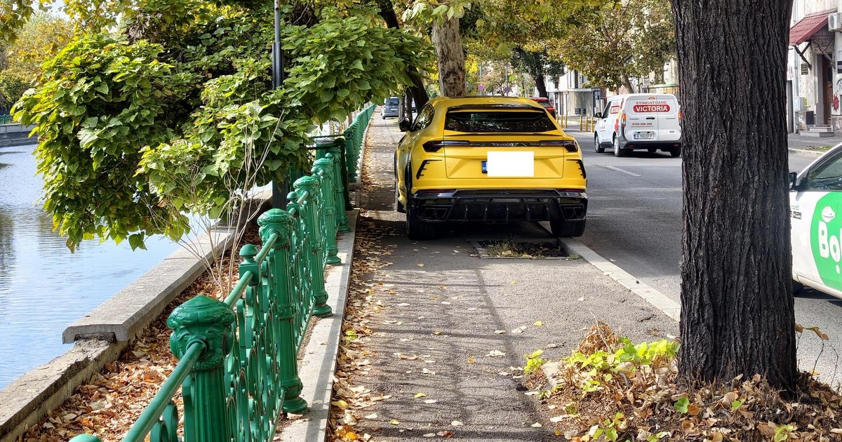 Controverse în București după ce un Lamborghini a fost parcat pe trotuar. Reacții dure ale românilor