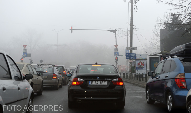 Trafic blocat pe DN 7 după un incendiu și vizibilitate redusă din cauza ceții pe mai multe drumuri naționale