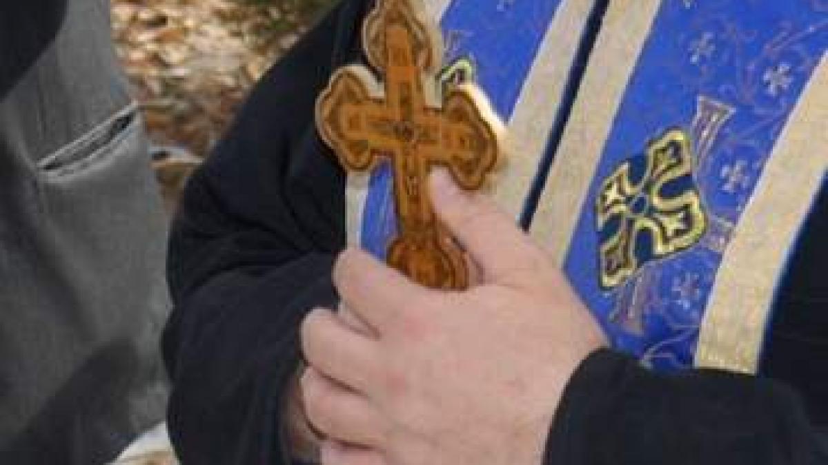 Scandal sexual în Vaslui: Un preot a fost arestat pentru violul unei adolescente și agresiuni asupra unor copii