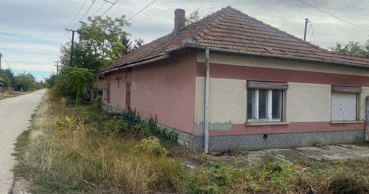 O casă cu teren în Ungaria la preț de 4.000 de euro. Interesul românilor pentru imobiliarele de peste graniță crește