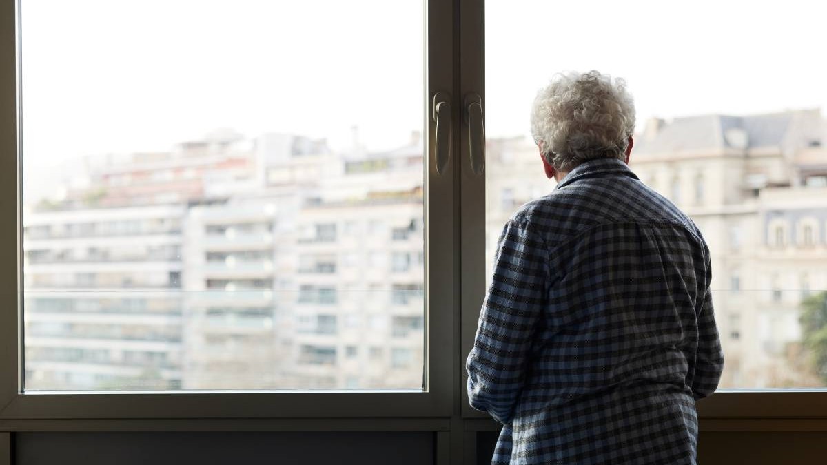 Pensionară de 80 de ani a pierdut 40.000 de euro după ce a închiriat apartamentul unui cuplu de escroci
