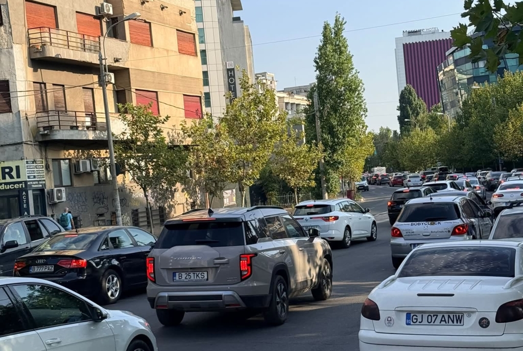 Naveta în România: distanța medie este mică, dar timpul petrecut pe drum este semnificativ