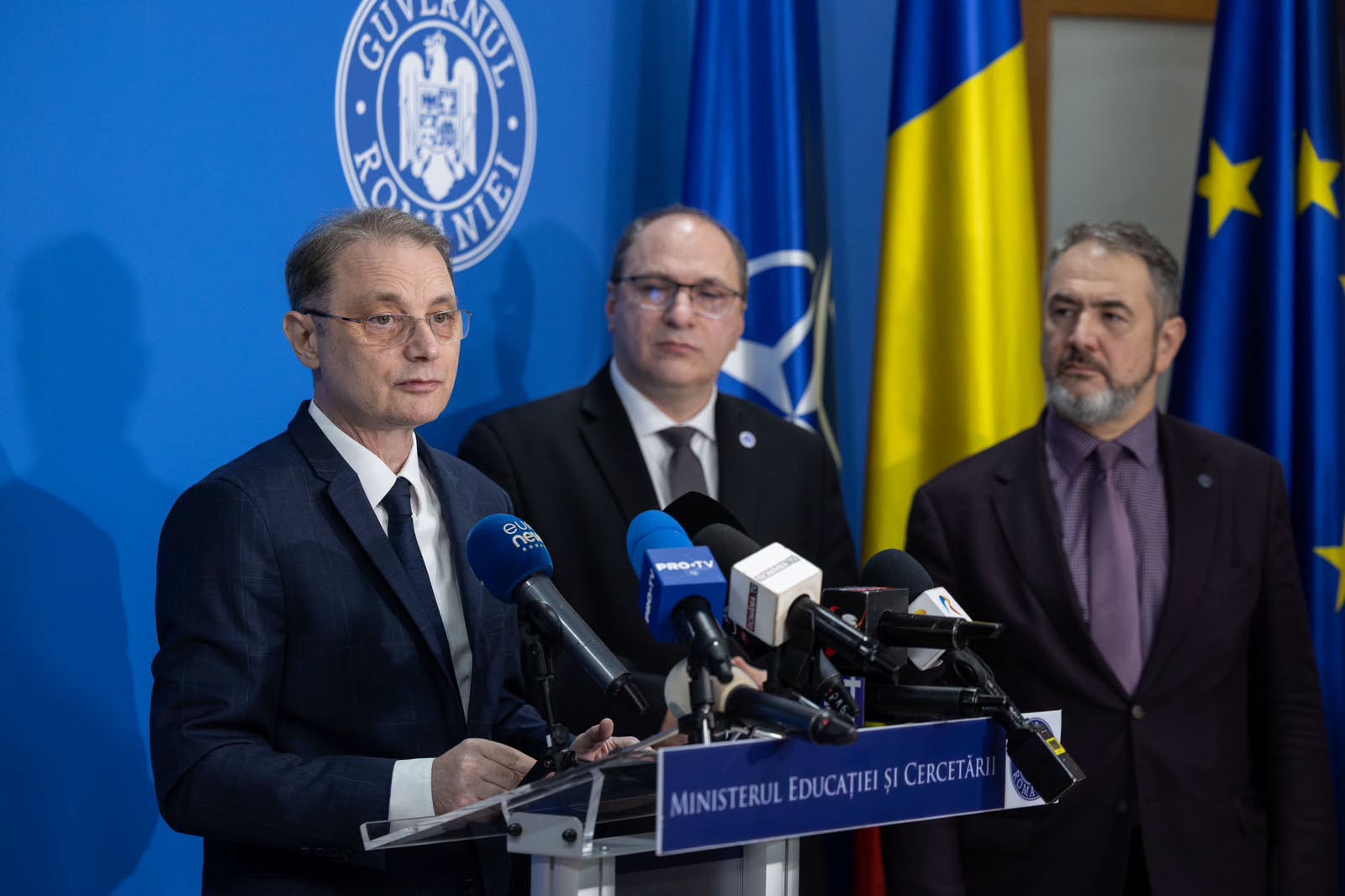 Luca Niculescu anunță măsuri de securitate în școli: toleranță zero față de arme albe și sprijin psihologic