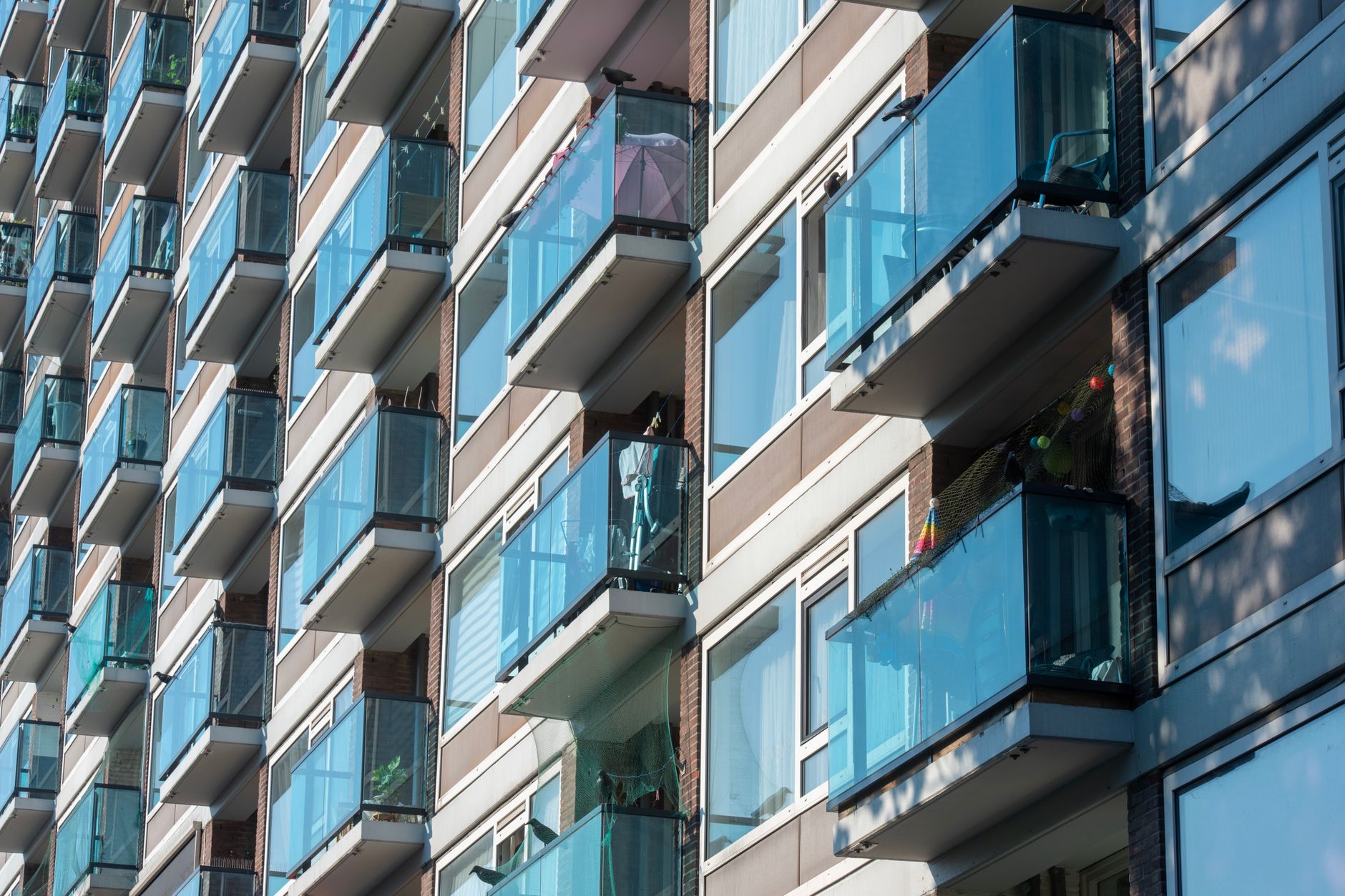 Dezvoltator imobiliar din Iași arestat preventiv pentru vânzarea repetată a aceluiași apartament