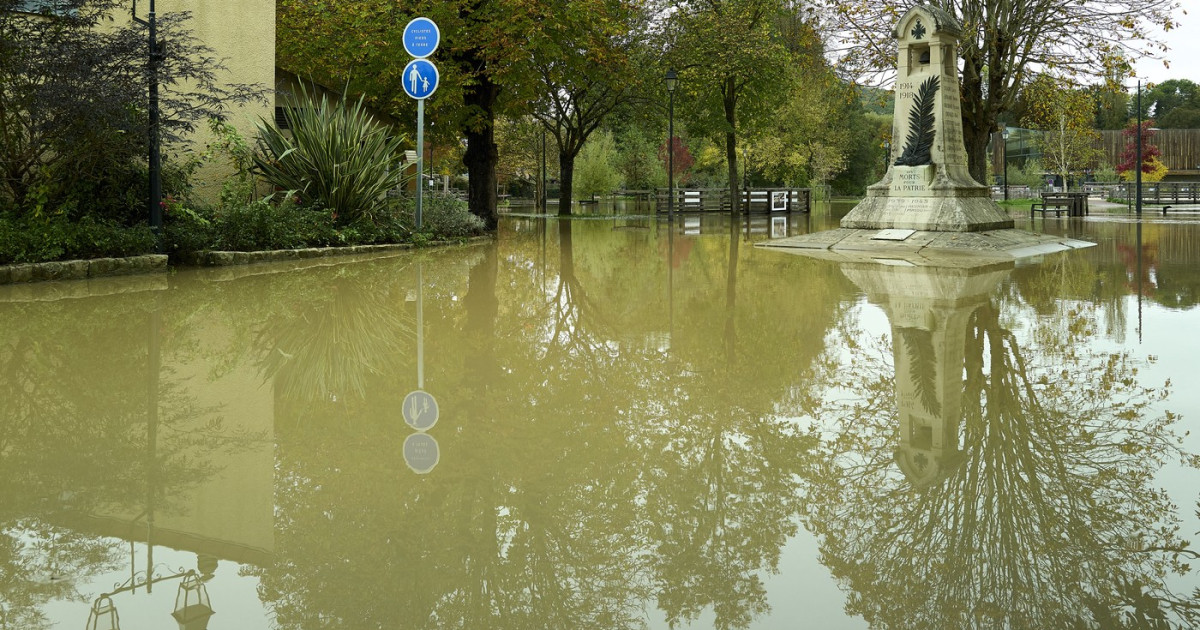 Trei persoane au pierdut viața în urma inundațiilor masive din sud-estul Franței