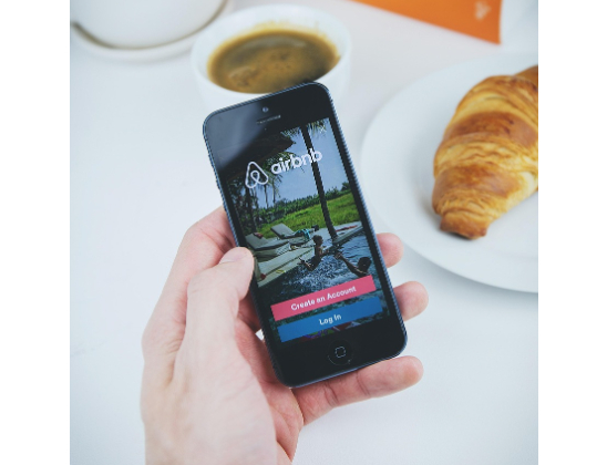 Airbnb introduce noi reguli pentru rezervări: ce nu vor mai putea cere gazdele turiștilor