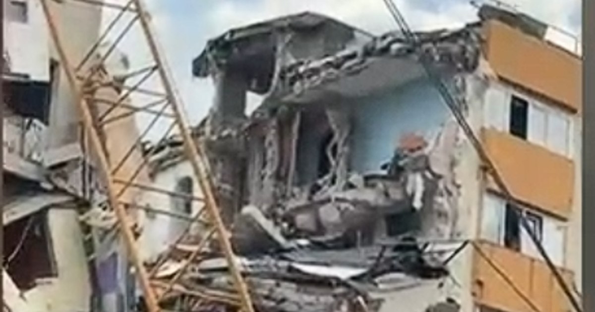 Incident grav în Rahova: O macara s-a prăbușit peste blocul afectat de explozia din 2025