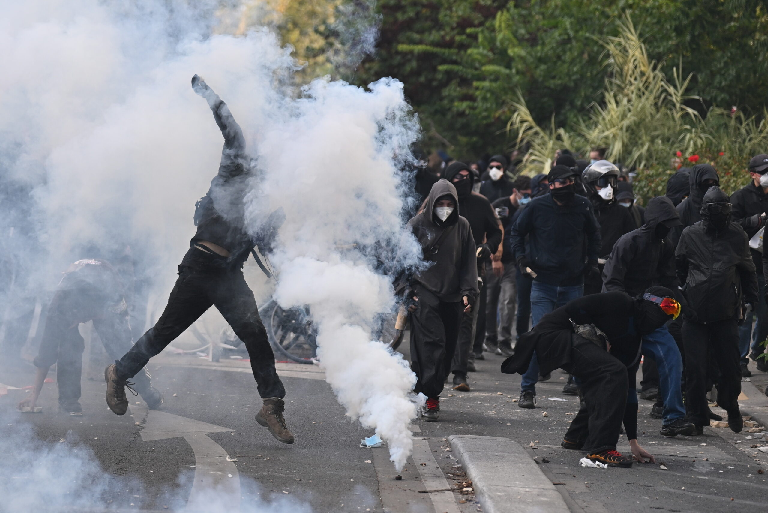 Paris, sub restricții de circulație și interdicții de întrunire după violențele recente