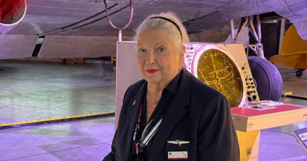 Carol Fair se retrage din aviație după o carieră de 63 de ani în calitate de însoțitoare de bord