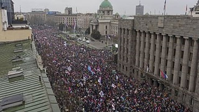 Mișcarea studenților din Serbia devine principalul competitor al lui Aleksandar Vucic la alegeri