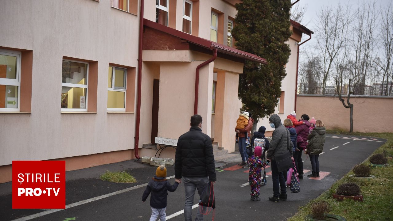 Un copil a fost rănit într-o grădiniță din Baia Mare după ce un pat rabatabil s-a desprins de perete