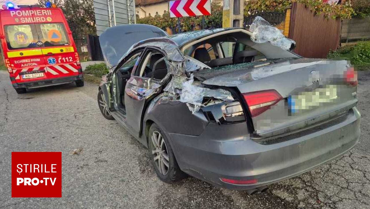 Accident violent în Argeș: un container s-a desprins de pe platformă și a zdrobbit un autoturism