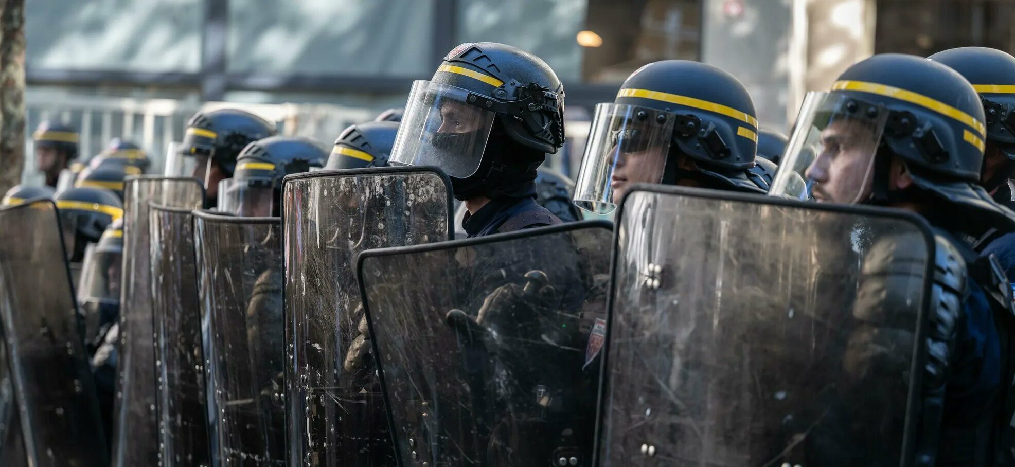 Alertă în Franța: 70.000 de polițiști mobilizați pentru proteste și congresul partidului Rassemblement National