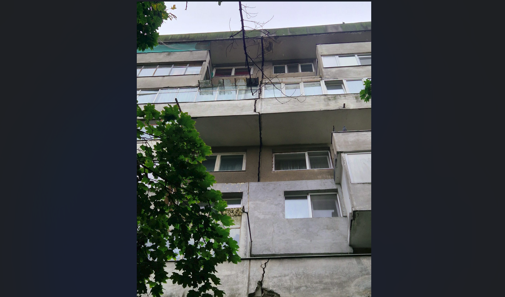 Bloc de locuințe din Sectorul 6 a fost evacuat preventiv după apariția unei crăpături între două scări