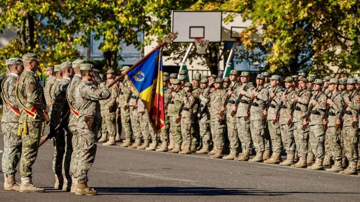 Programul ceremoniilor de Ziua Armatei Române din București: survol aerian și retragere cu torțe
