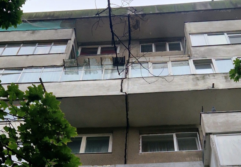 Locatarii blocului fisurat din Drumul Taberei s-au întors în locuințe după expertiza ISC