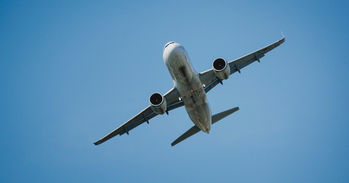 Panică în aer: ambii piloți au adormit timp de 28 de minute în timpul zborului