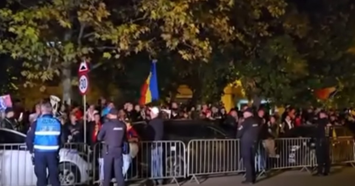Proteste în fața Arestului Central din București pentru eliberarea lui Călin Georgescu