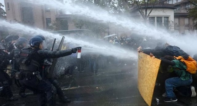 Manifestații masive în Franța: peste 400.000 de oameni au protestat, în timp ce poliția a arestat 1.000 de persoane