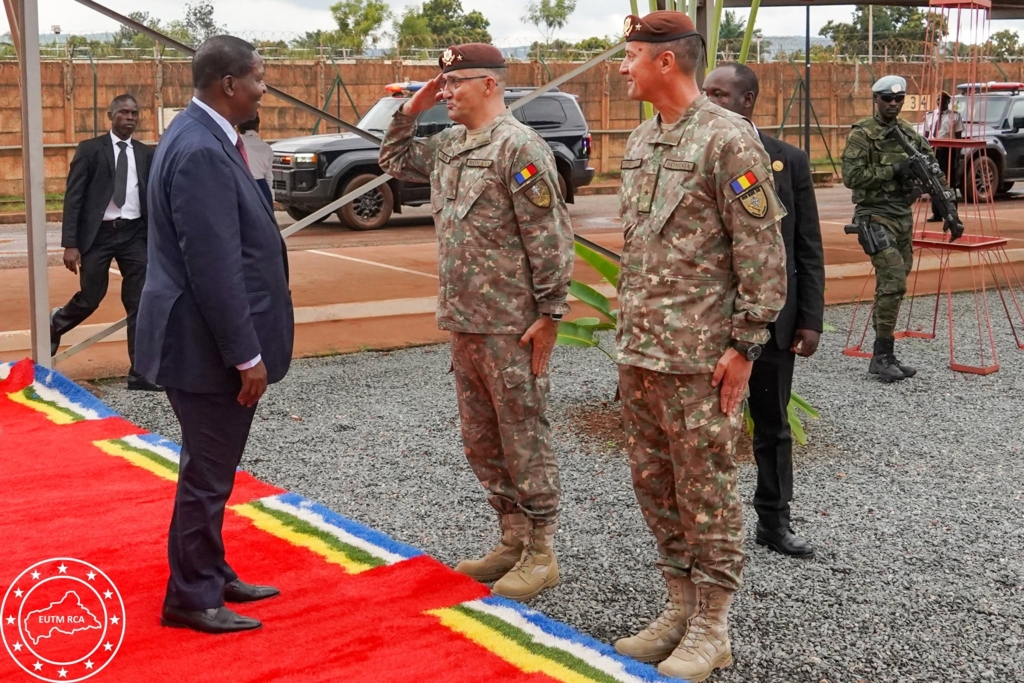 Ceremonie militară în Africa: Generalul Claudiu-Mădălin Tamaș a predat ștafeta conducerii misiunii UE