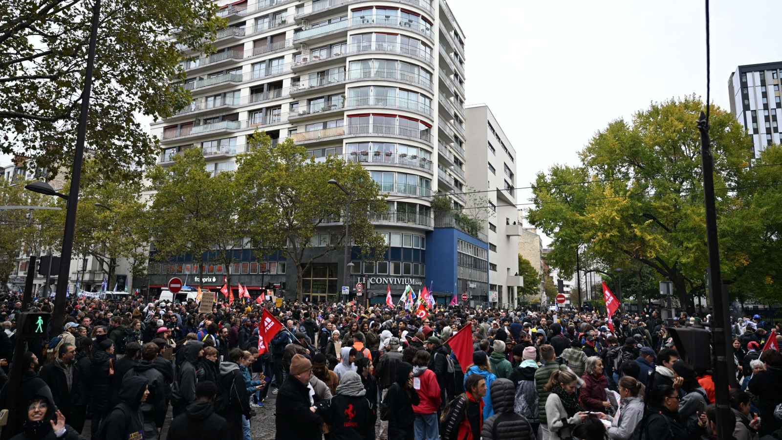 Violențe masive în Barcelona: 128 de arestări și 14 magazine jefuite în urma unei manifestații