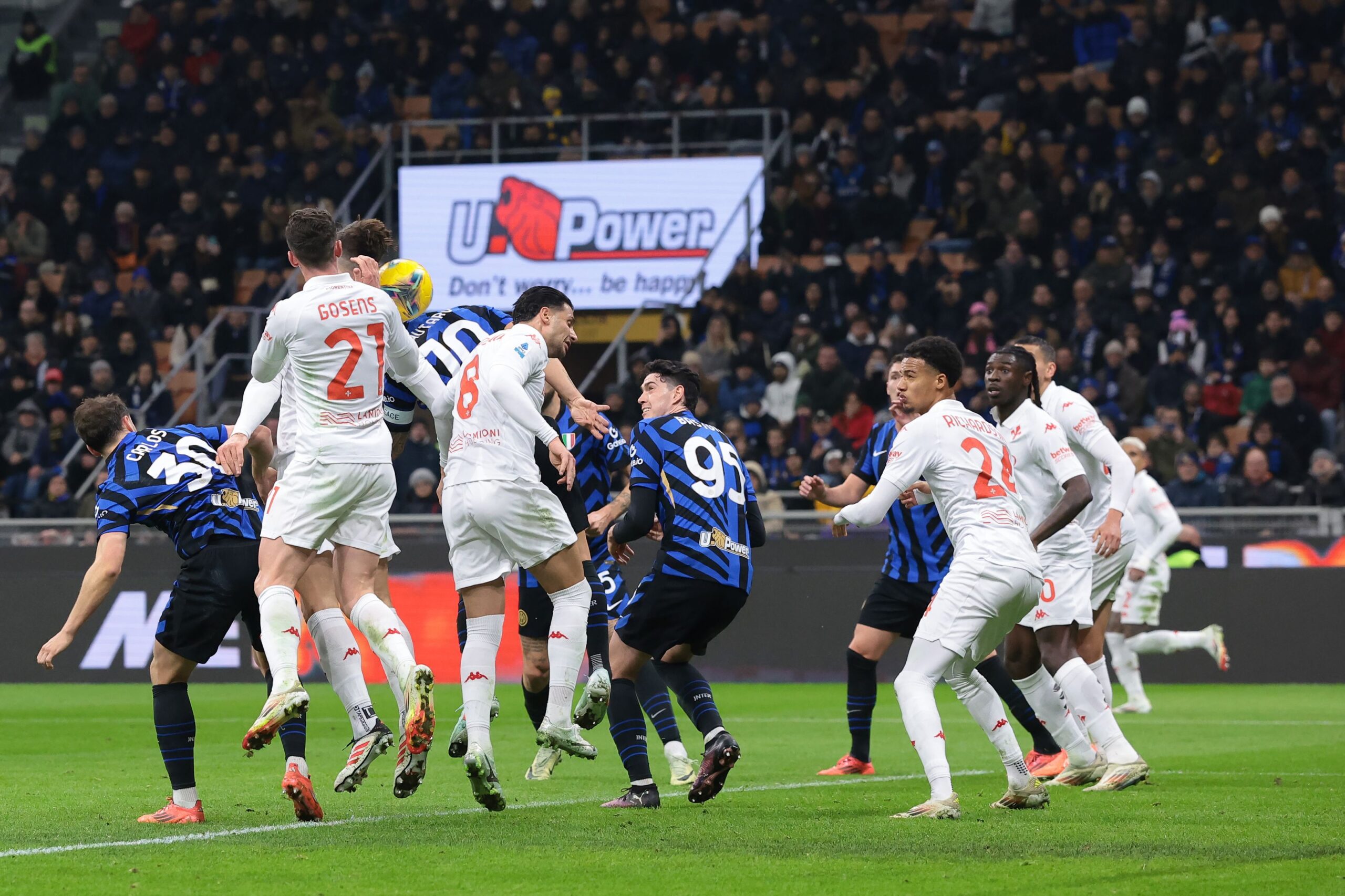 Inter reușește victoria în prelungiri în fața echipei Fiorentina, în care joacă Drăgușin