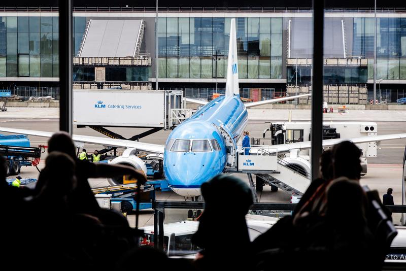 Zeci de zboruri anulate la aeroportul Schiphol din Amsterdam din cauza furtunii Boelo