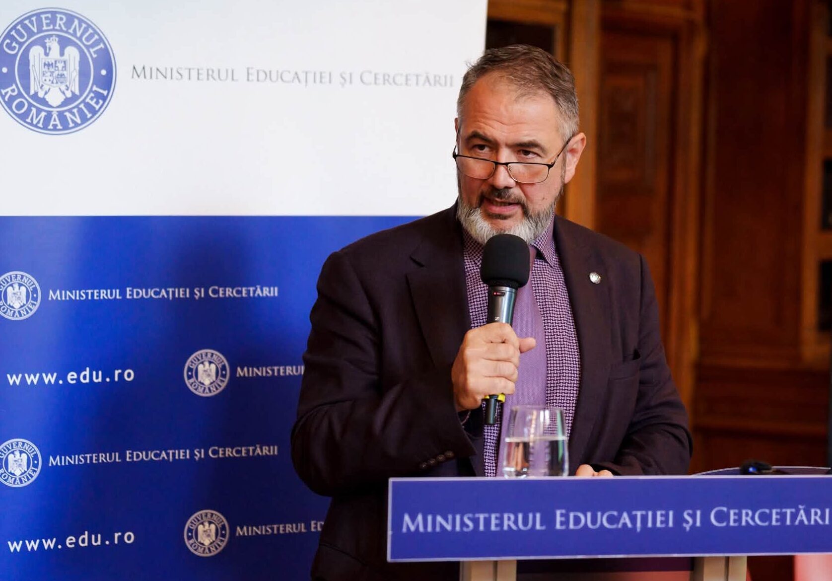 Ministrul Educației, Sorin Costreie, propune fiscalizarea meditațiilor oferind un semnal despre starea școlii