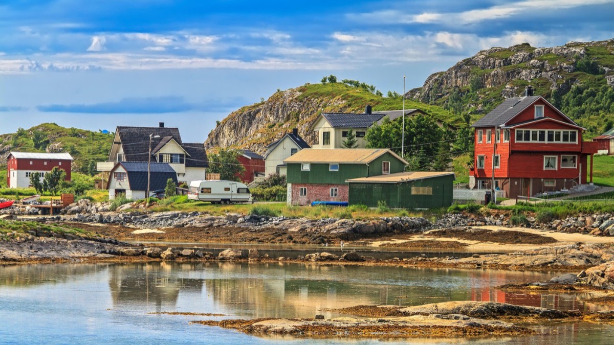 O comunitate din Norvegia a încercat să desființeze timpul pe o insulă din zona arctică