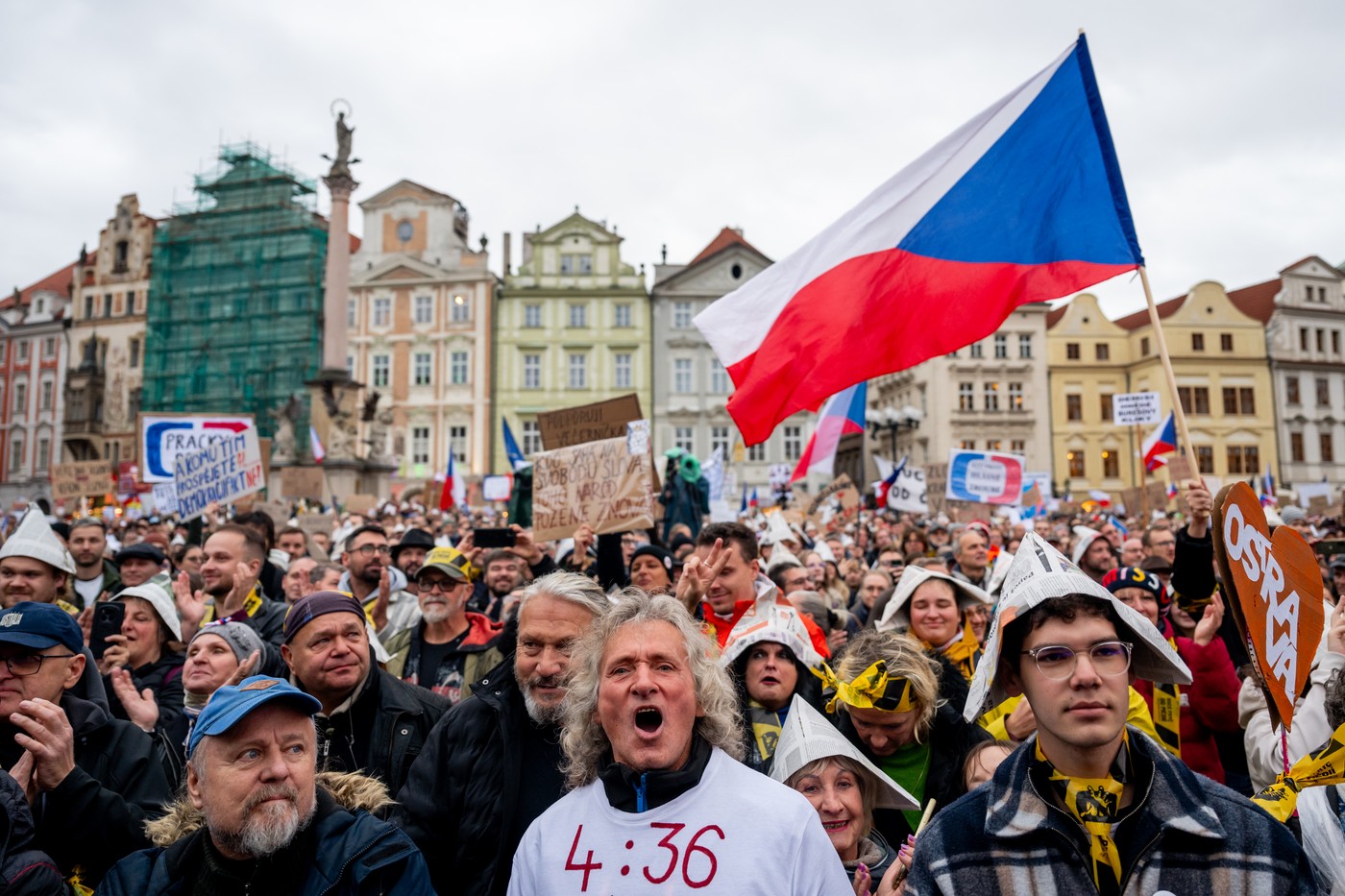 Zeci de mii de oameni protestează la Praga împotriva reformei propuse de guvernul Babis