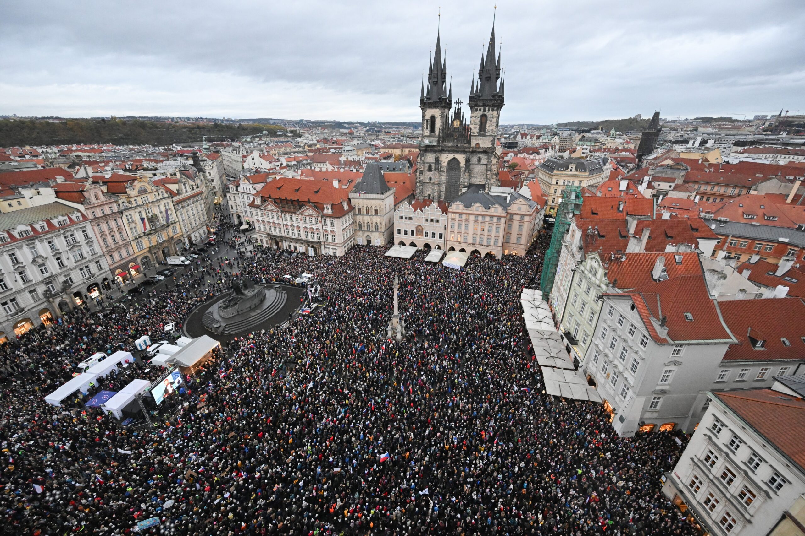 Manifestații masive la Praga împotriva reformei care vizează finanțarea presei publice