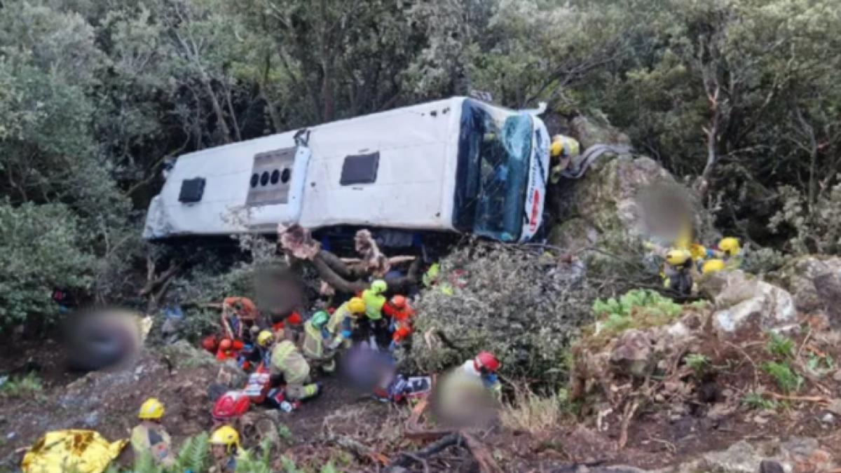 Accident grav în Spania: Un autobuz a căzut într-o prăpastie lângă Barcelona, 83 de persoane au fost rănite