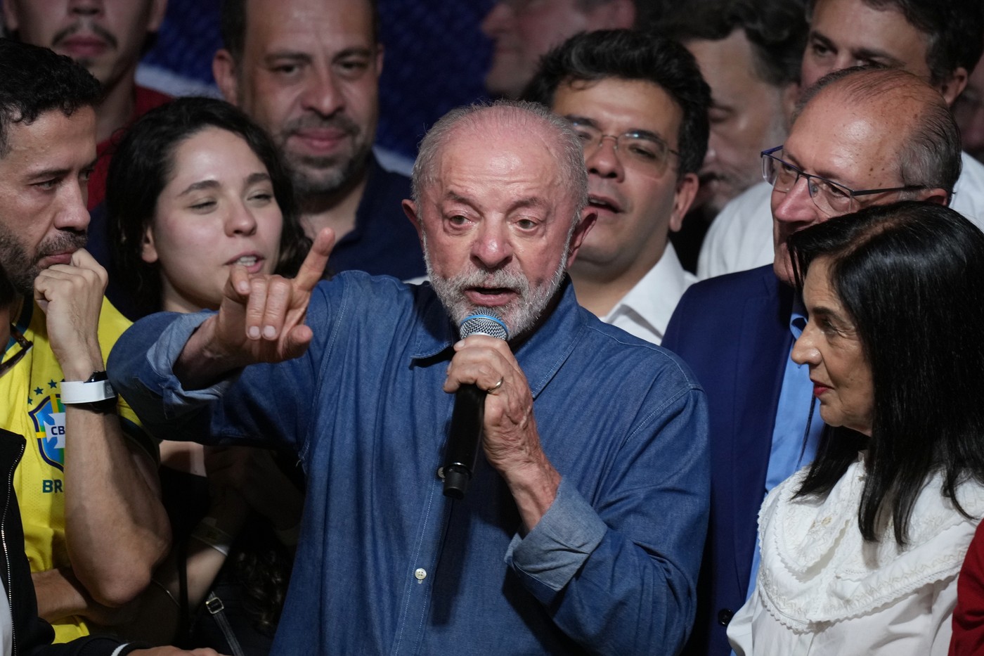 Luiz Inácio Lula da Silva câștigă al patrulea mandat în Brazilia într-un context de polarizare extremă