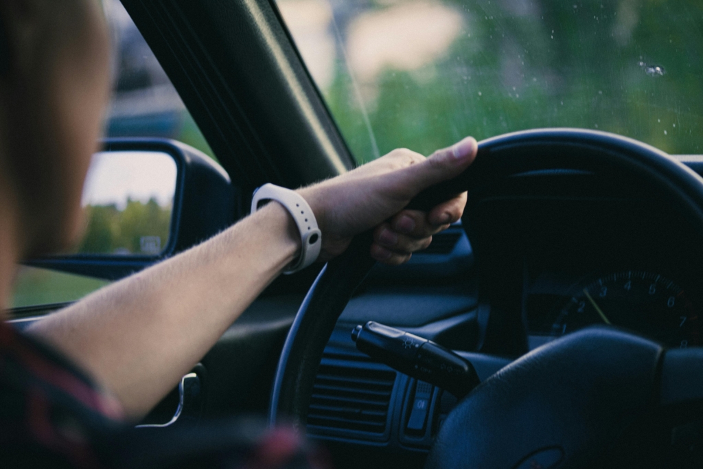 Se schimbă regulile medicale pentru permisul auto: cum sunt evaluați șoferii cu afecțiuni sau dependențe
