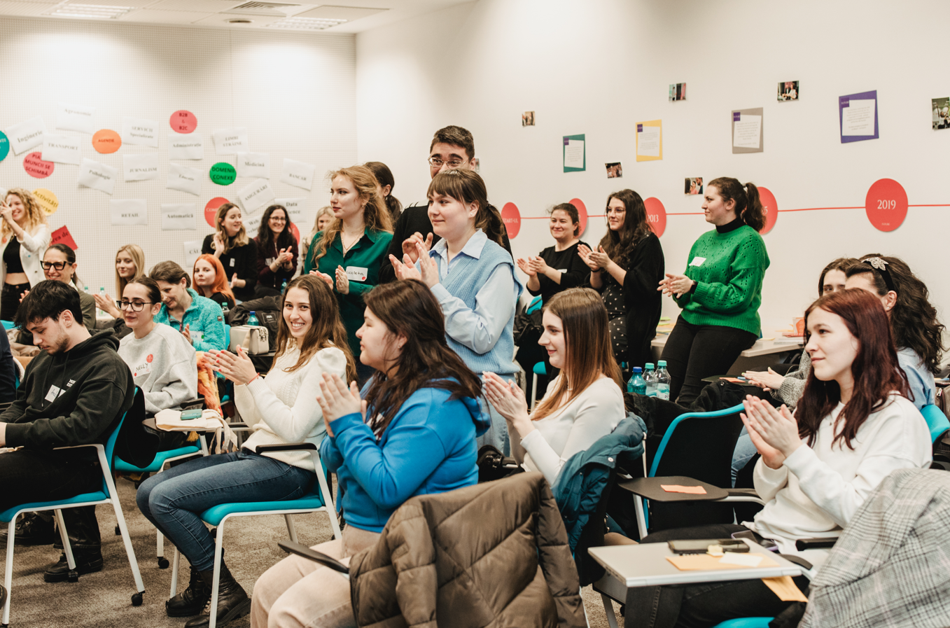 Foundever și Eduspace oferă granturi pentru tineri care vor să organizeze evenimente de carieră