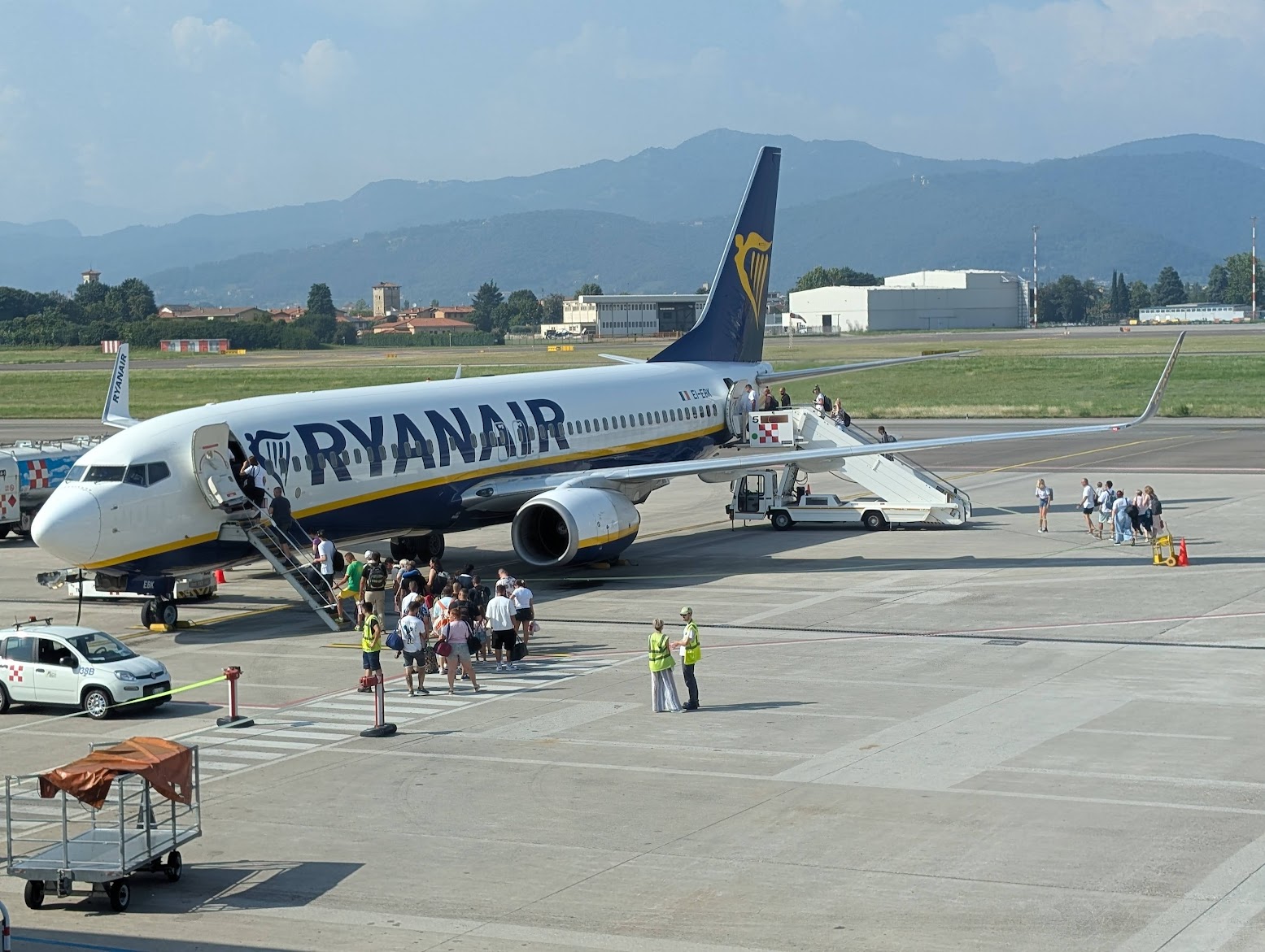 Un avion Ryanair a fost deviat cu peste 1.500 de kilometri din cauza furtunii Boelo