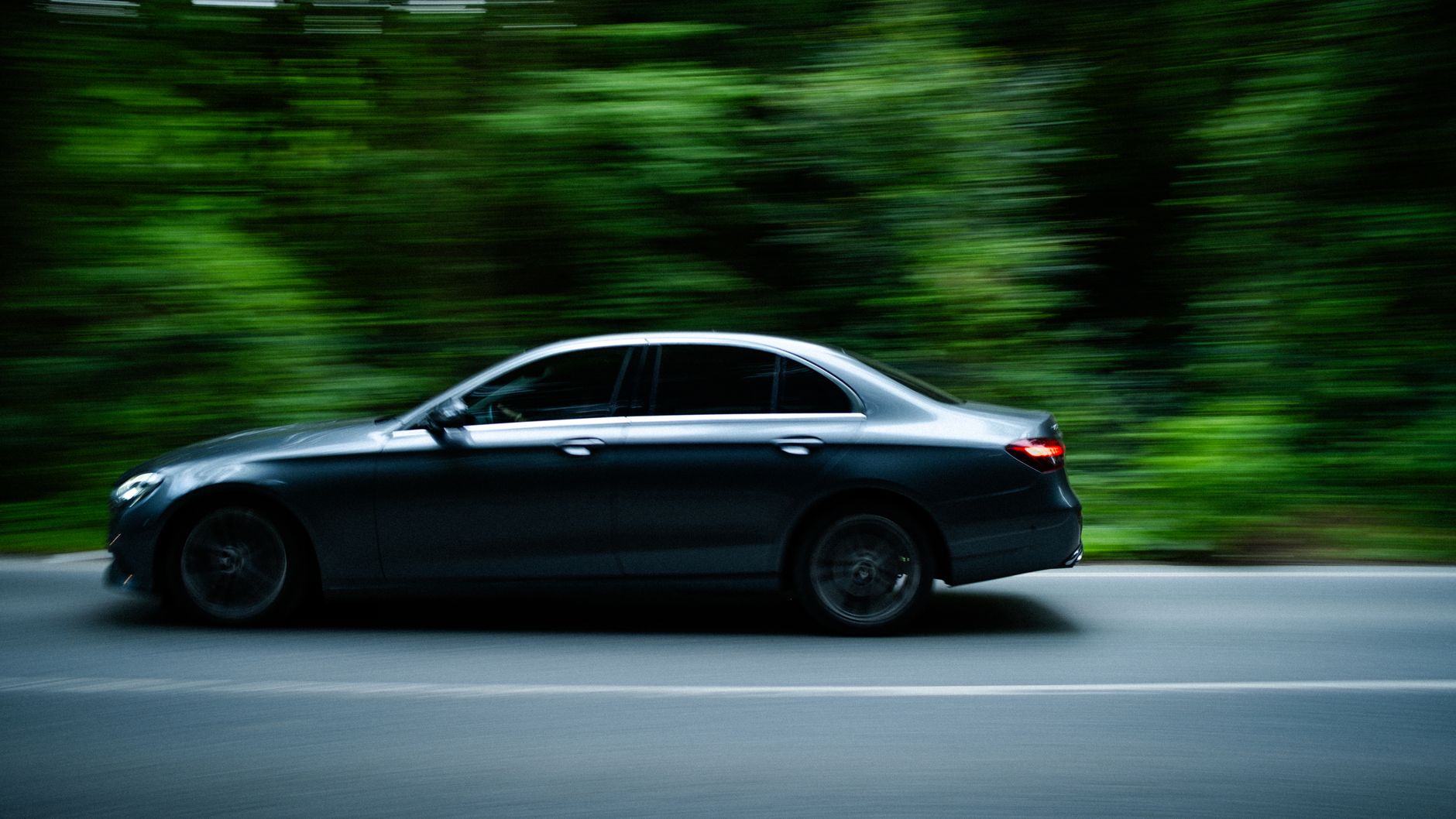 Alfa Romeo lansează o carte dedicată modelului Giulia, despre istoria și evoluția berlinei sport