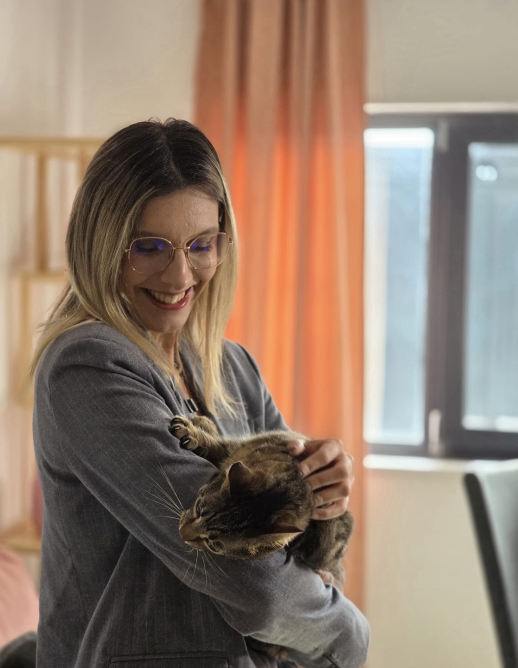 Noua viață a pisicii Leia, adoptată de Diana Buzoianu: Felina a devenit parte din familia fostei miniștri