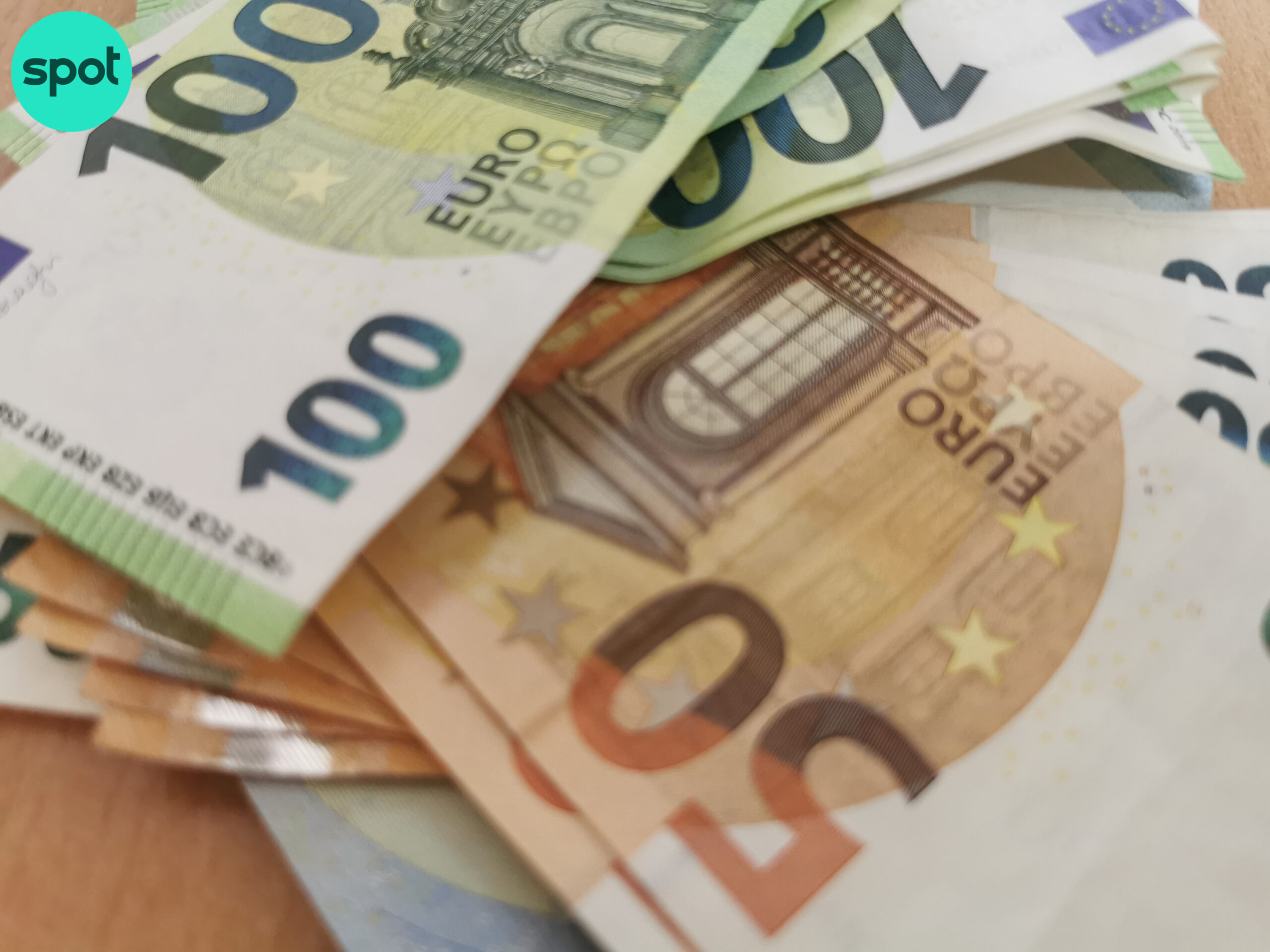 Jaf la Vama Otopeni: Aproape 700.000 de euro reținuți de vameși au dispărut din depozit