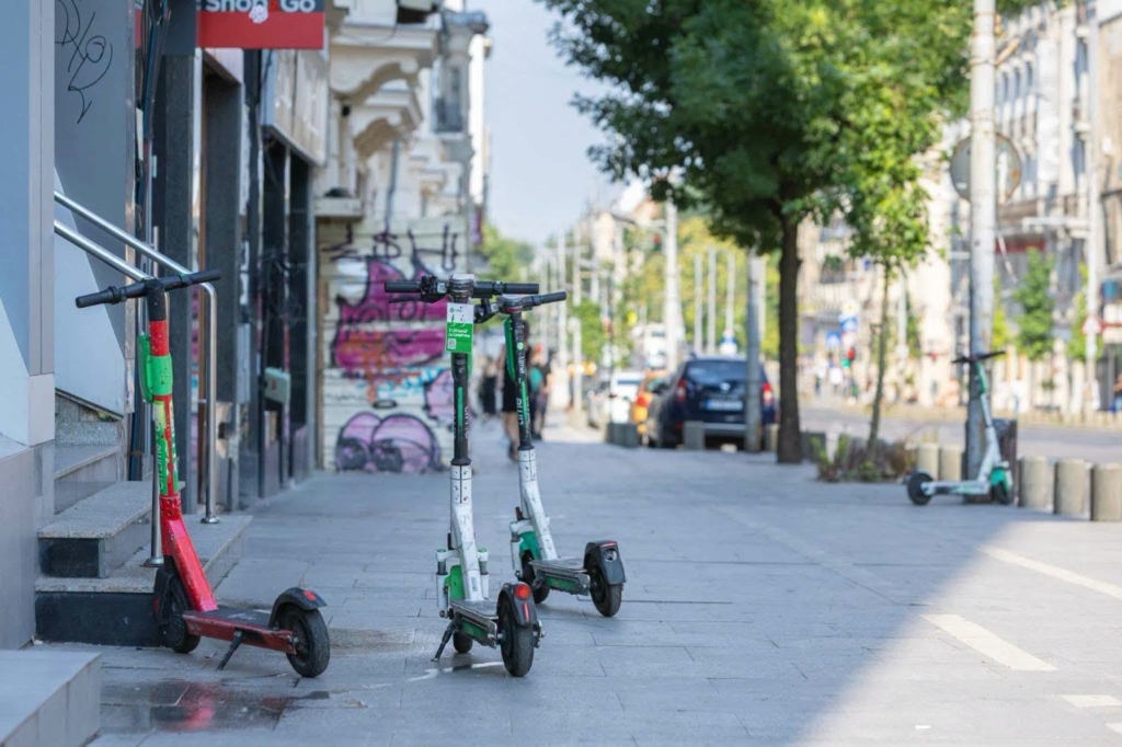 Reguli noi pentru trotinetele electrice în București: minorii sunt restricționați