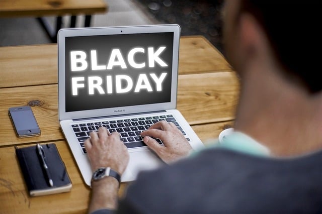 Black Friday 2026: Se anunță un record de vânzări, dar românii cumpără mai puține produse
