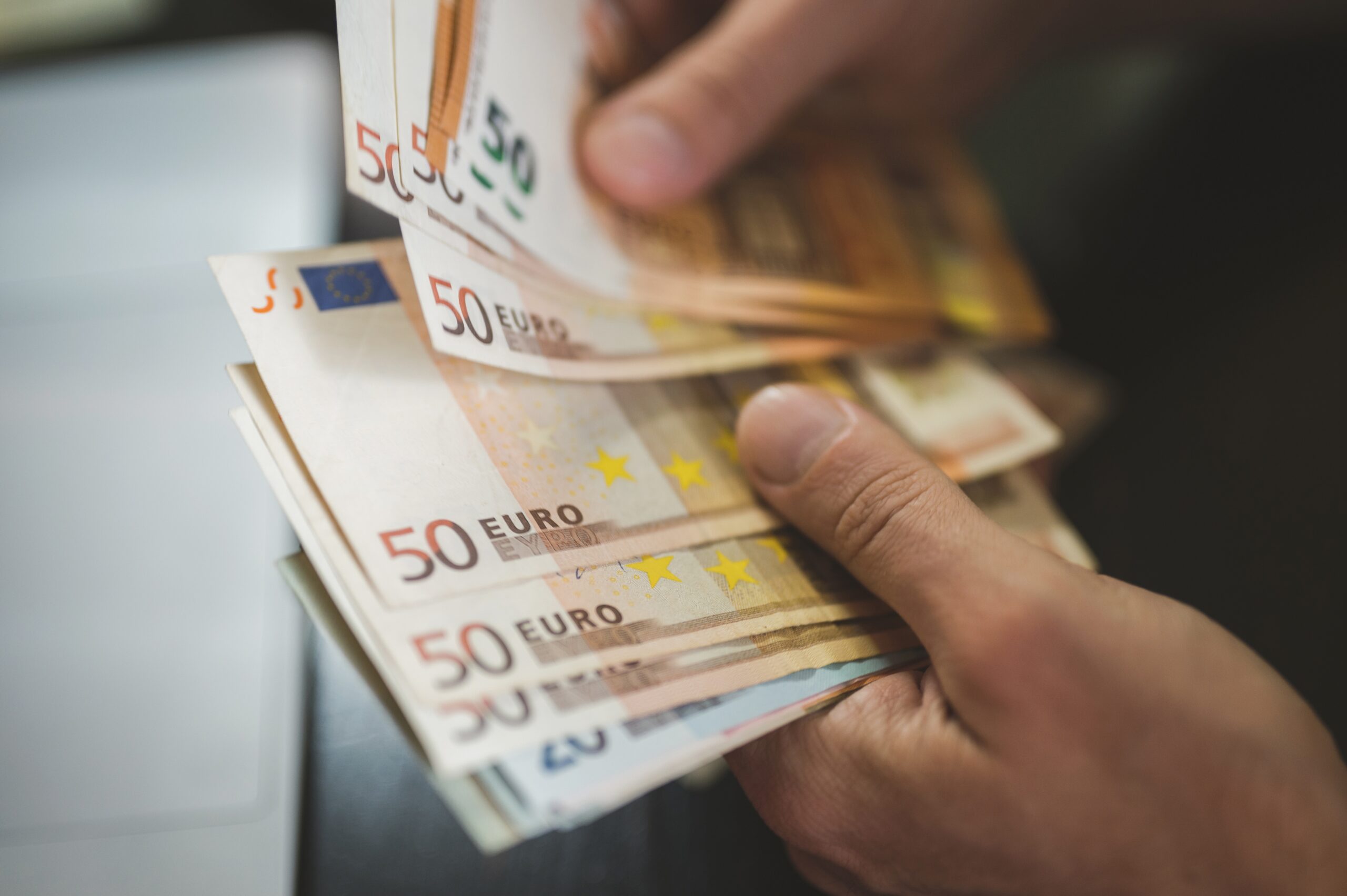 Europa se confruntă cu un deficit masiv de șoferi de camion, în ciuda salariilor de 6.000 de euro