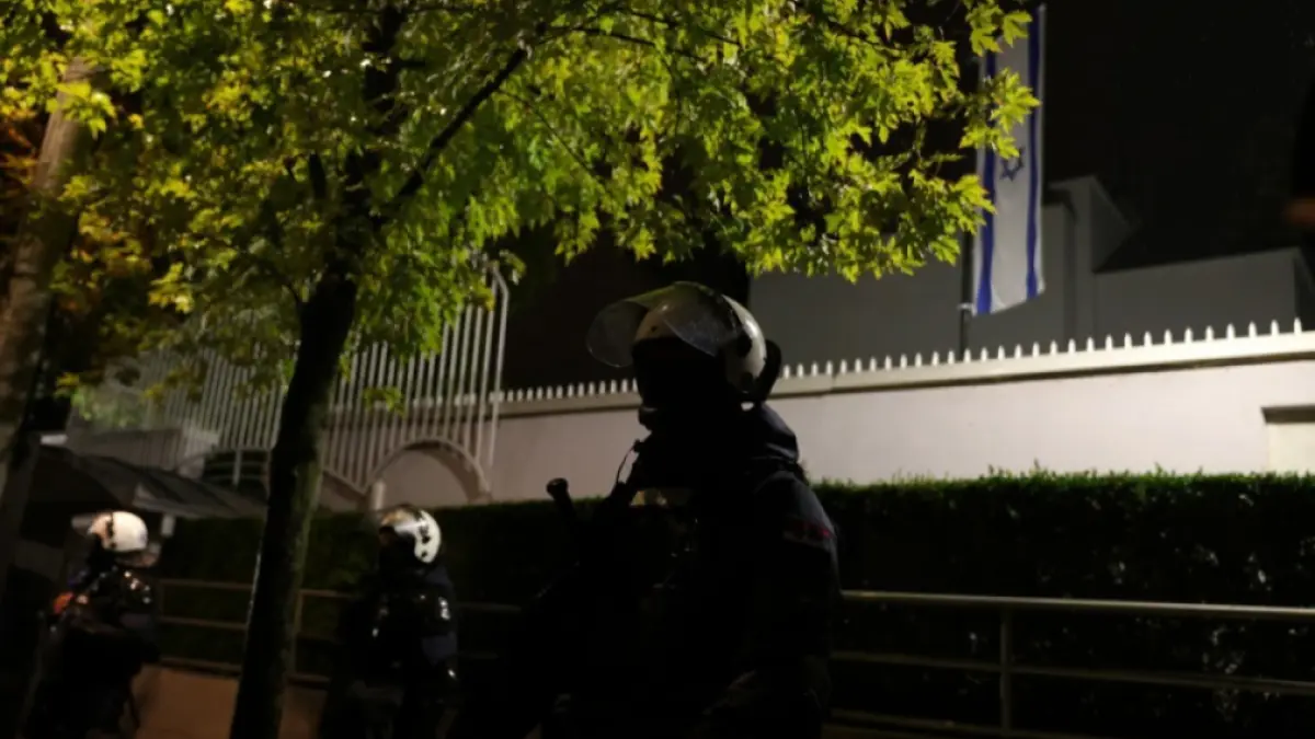 Atentat terorist la ambasada Israelului din Belgrad: un susținător al Statului Islamic a fost împușcat mortal