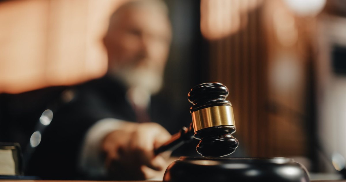 Persoanele cu venituri mici pot primi ajutor juridic fără a avea un proces: ce este asistența extrajudiciară