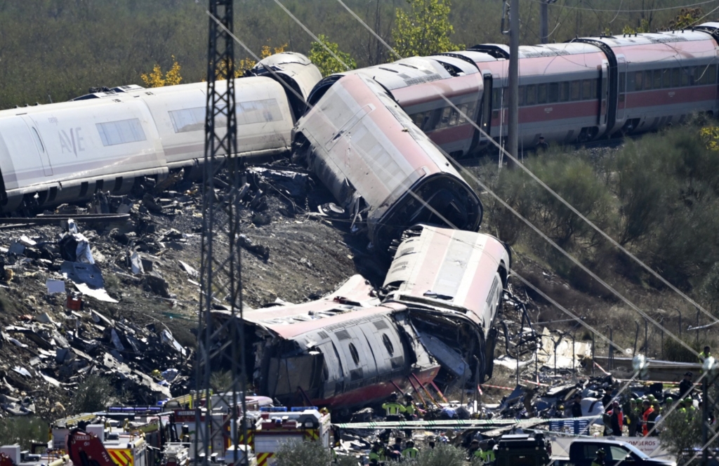 Un român a salvat sute de pasageri în urma unei catastrofe feroviare din Spania