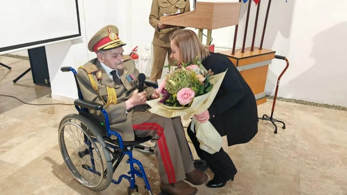 Generalul Iosif Rus, cel mai vârstnic cetățean român, a împlinit 111 ani și a fost decorat de Armată