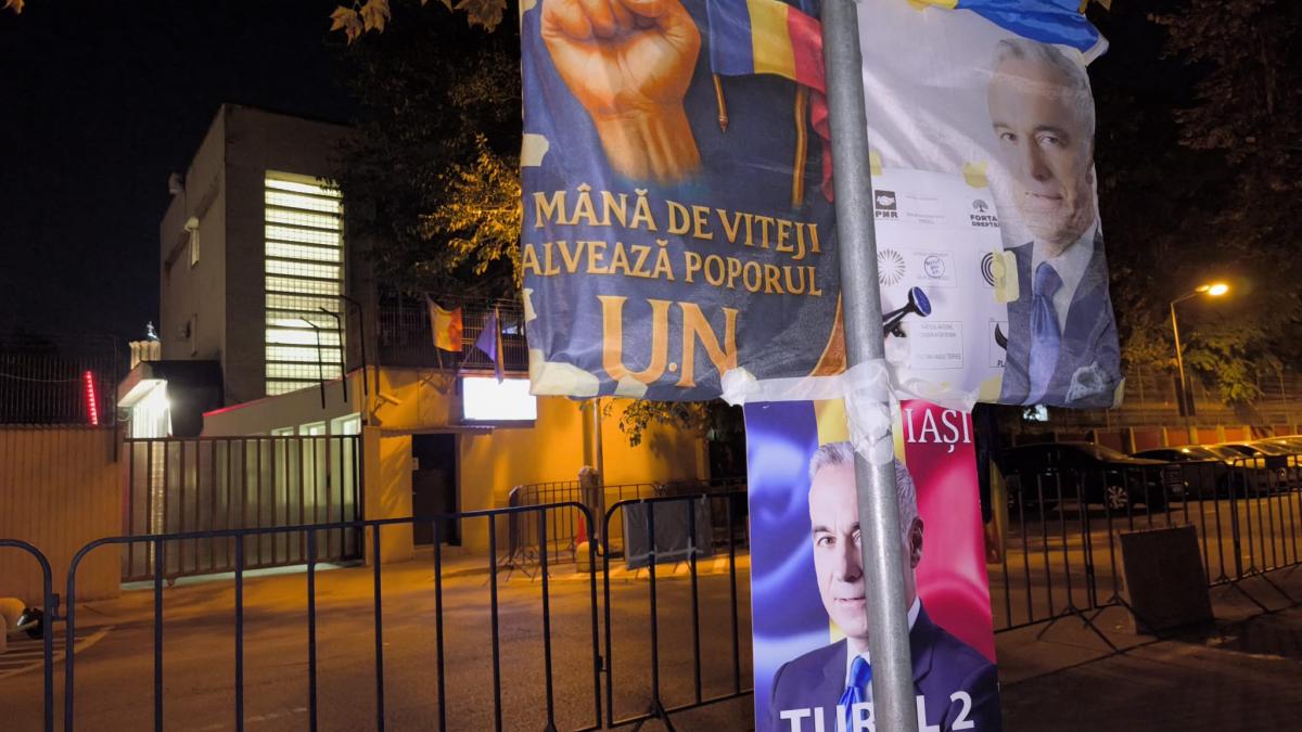 Protest redus în fața Arestului Central: susținătorii lui Călin Georgescu cer eliberarea acestuia