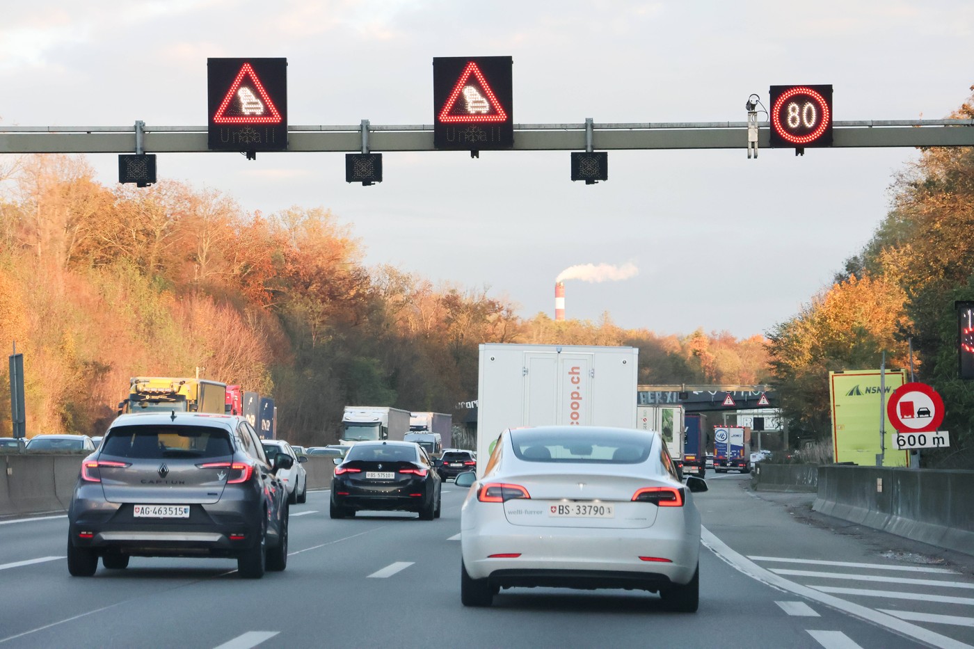 Elveția analizează limitarea vitezei pe autostrăzi la 80 km/h pentru economisirea combustibilului